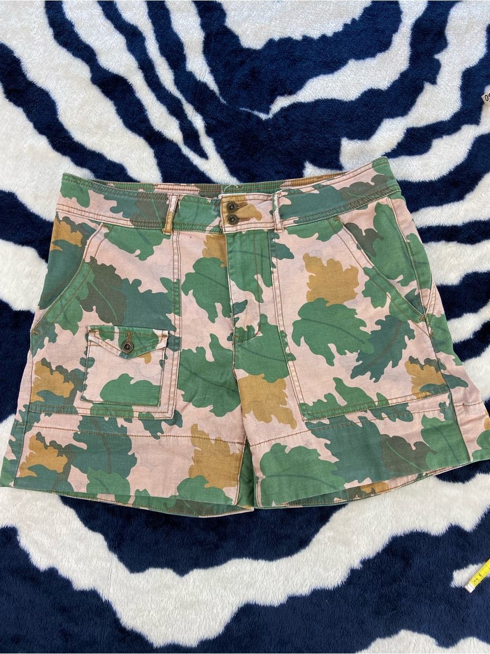 Anthropologie The Wanderer Camo Camouflage Cargo Utility Shorts Leaf Print Sz 31